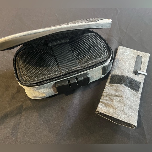 Travel Set Water+ Odor-proof Gray w/ Combination Lock NWT Unisex - Picture 4 of 5